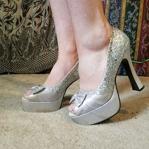 Silver party pumps
